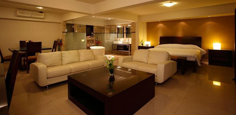 Hotel Casa De Flores 4*