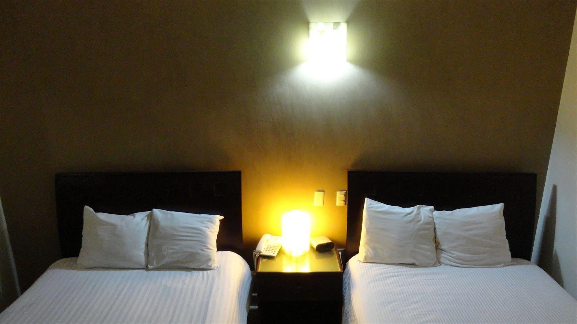 Hotel Casa De Flores 4*