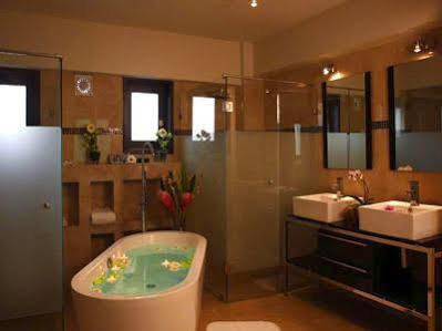 Hotel Casa De Flores 4*